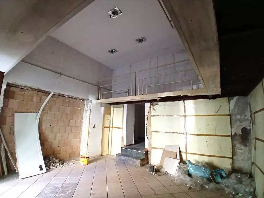 Immagine 6 di Locale commerciale in vendita  in CORSO campano a Qualiano