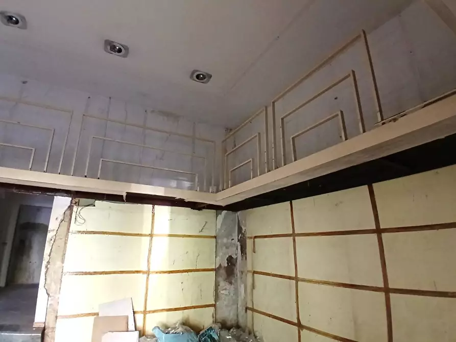 Immagine 7 di Locale commerciale in vendita  in CORSO campano a Qualiano