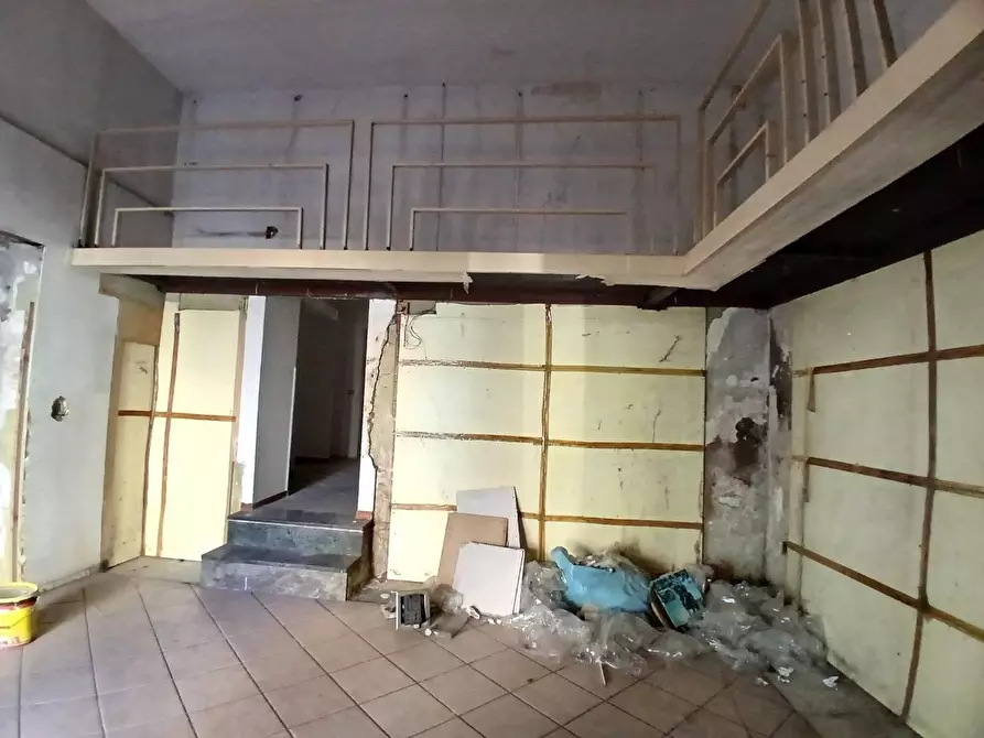 Immagine 9 di Locale commerciale in vendita  in CORSO campano a Qualiano