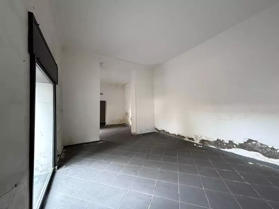 Immagine 10 di Locale commerciale in vendita  in VIA orologio a Villaricca