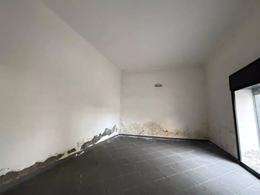 Immagine 11 di Locale commerciale in vendita  in VIA orologio a Villaricca