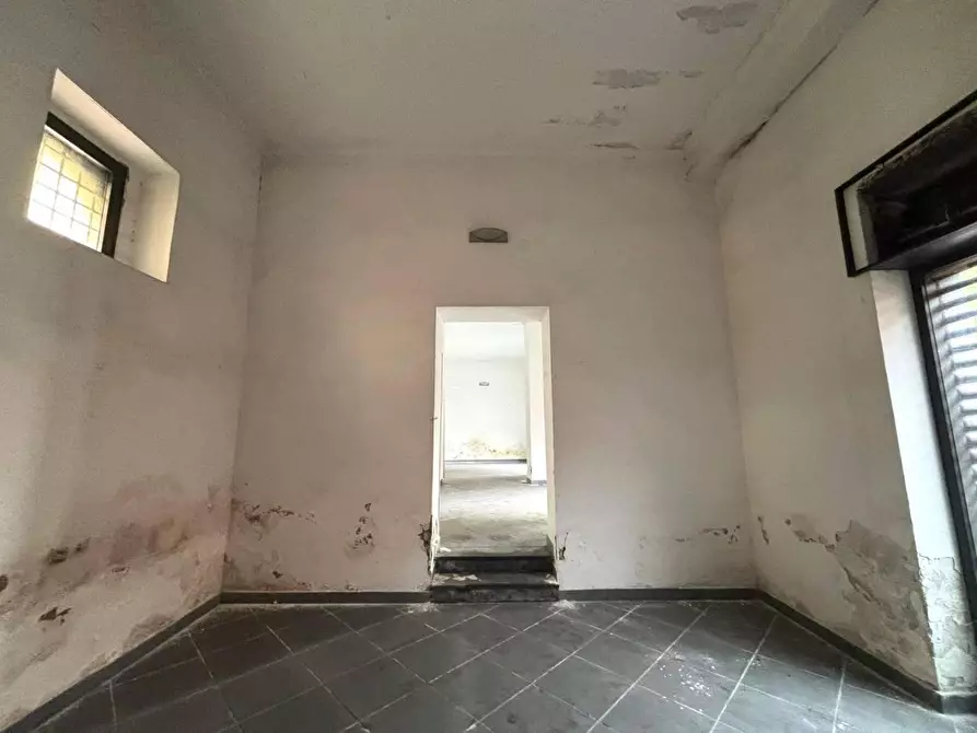 Immagine 13 di Locale commerciale in vendita  in VIA orologio a Villaricca