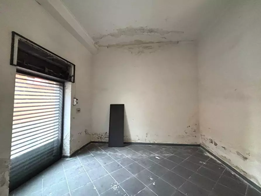 Immagine 15 di Locale commerciale in vendita  in VIA orologio a Villaricca