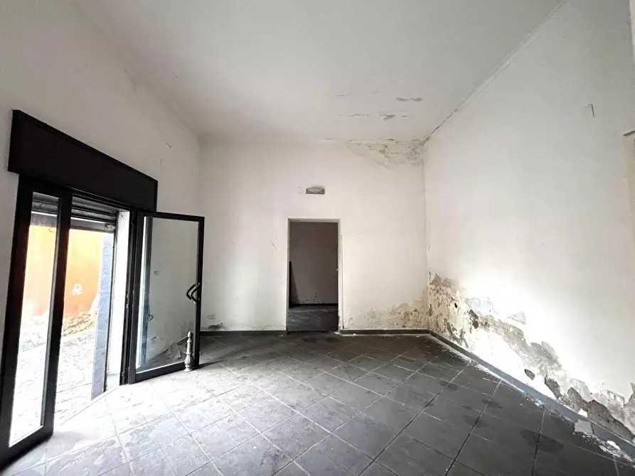 Immagine 19 di Locale commerciale in vendita  in VIA orologio a Villaricca