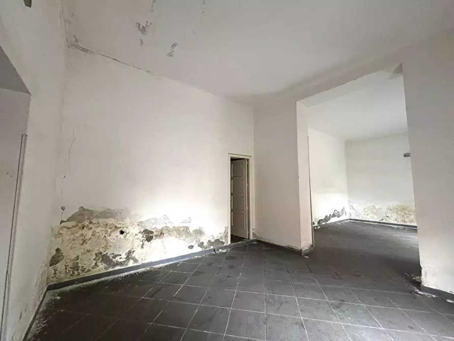 Immagine 21 di Locale commerciale in vendita  in VIA orologio a Villaricca