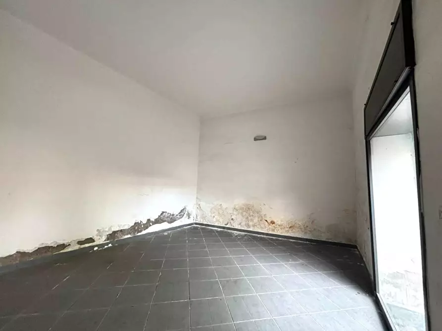 Immagine 4 di Locale commerciale in vendita  in VIA orologio a Villaricca