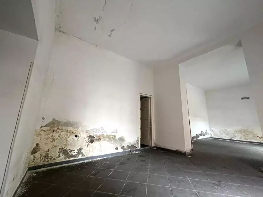 Immagine 5 di Locale commerciale in vendita  in VIA orologio a Villaricca