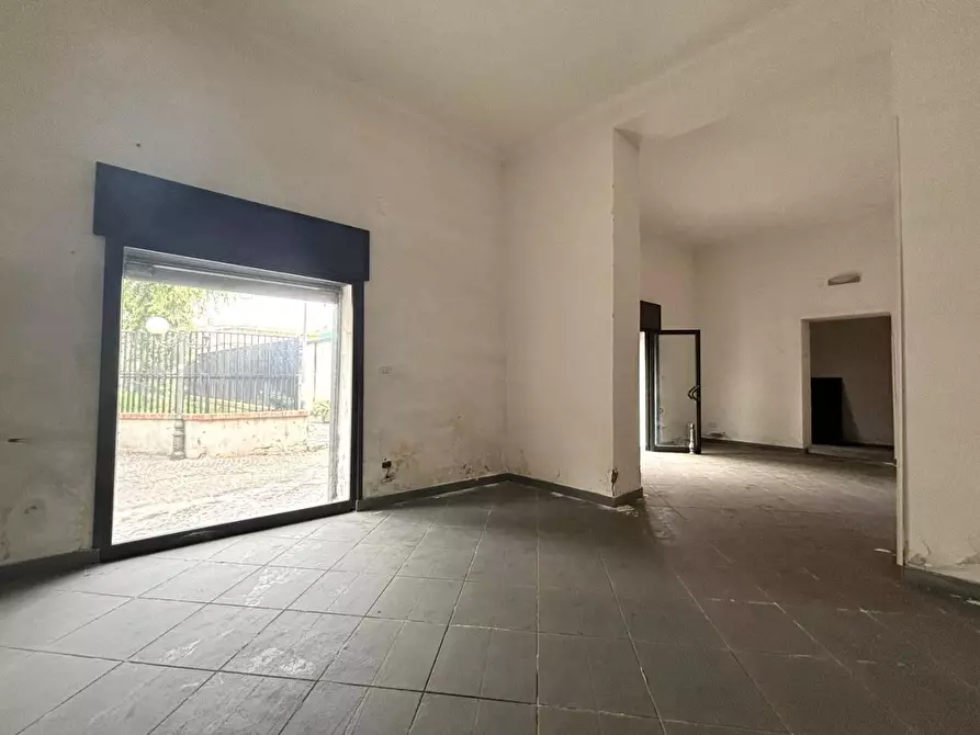 Immagine 6 di Locale commerciale in vendita  in VIA orologio a Villaricca