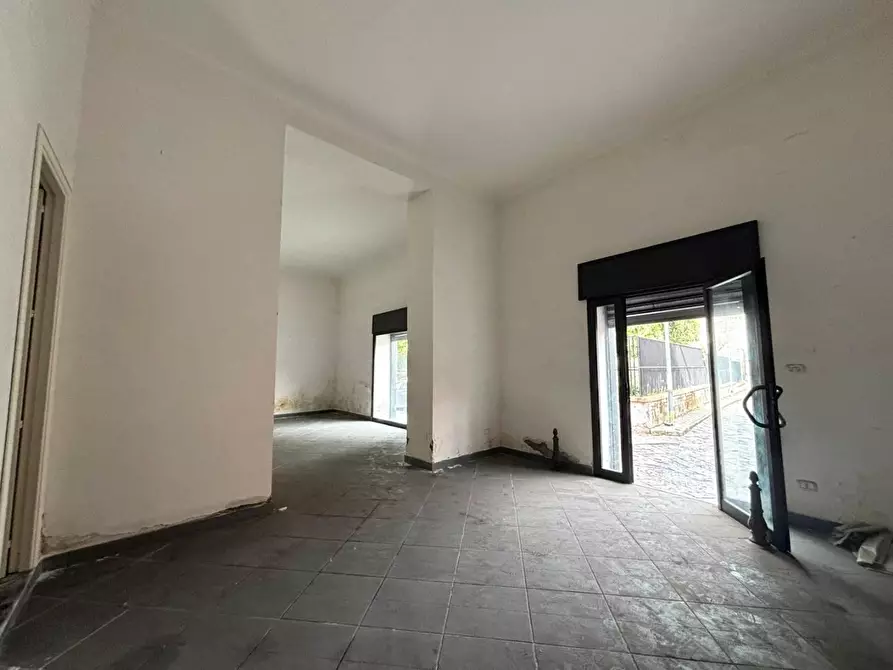 Immagine 7 di Locale commerciale in vendita  in VIA orologio a Villaricca