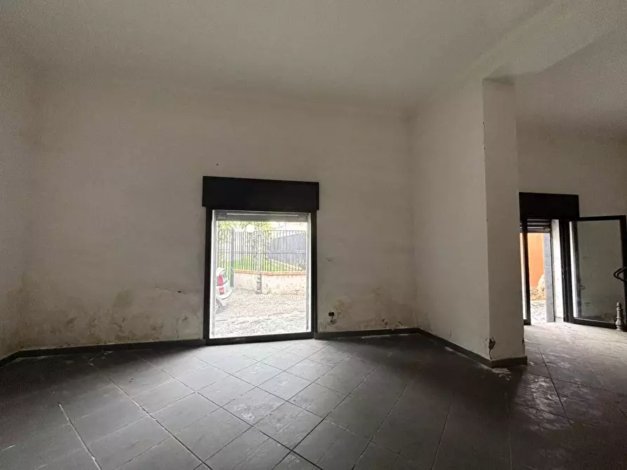 Immagine 9 di Locale commerciale in vendita  in VIA orologio a Villaricca