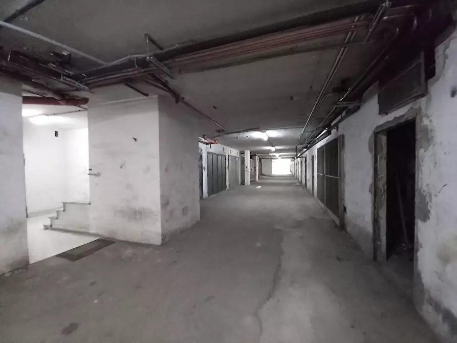 Immagine 10 di Box auto in vendita  in VIA san francesco  d'assisi a Villaricca