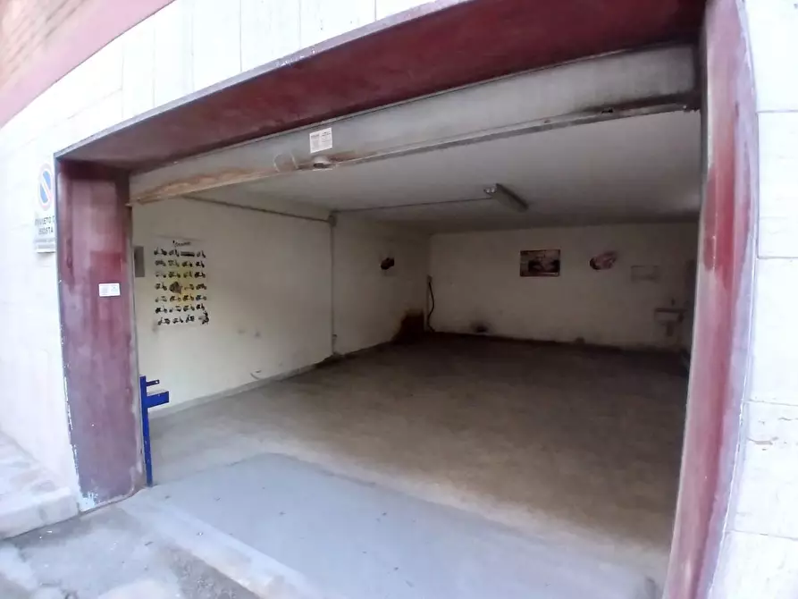 Immagine 4 di Magazzino in vendita  in VIA goffredo mameli a Qualiano