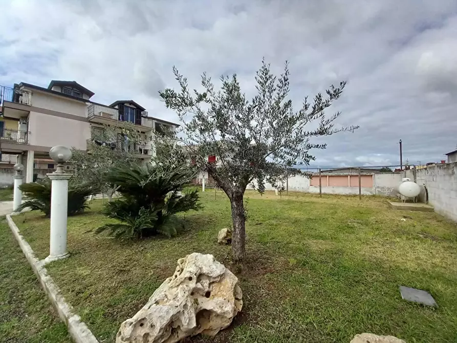 Immagine 2 di Casa bifamiliare in vendita  in CORSO italia a Villaricca
