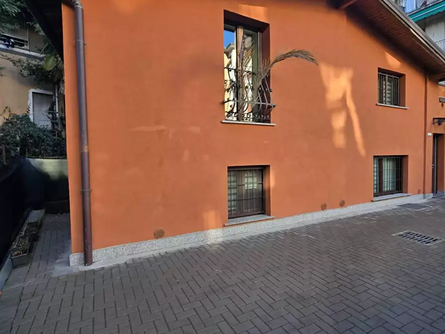 Immagine 1 di Villa in vendita  in VIA bellinzona a Como