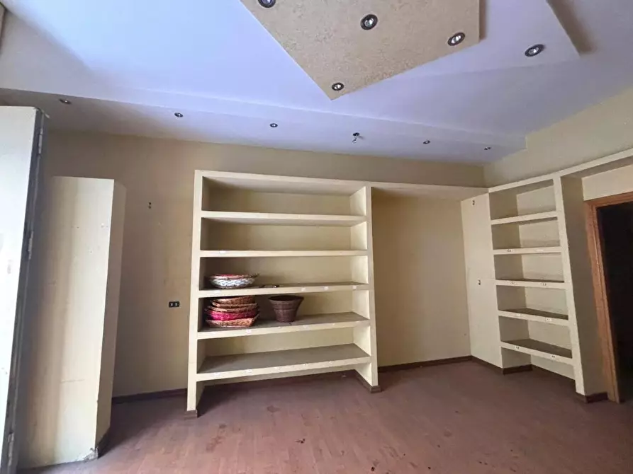 Immagine 11 di Locale commerciale in vendita  in VIA alcide de gasperi a Mugnano Di Napoli