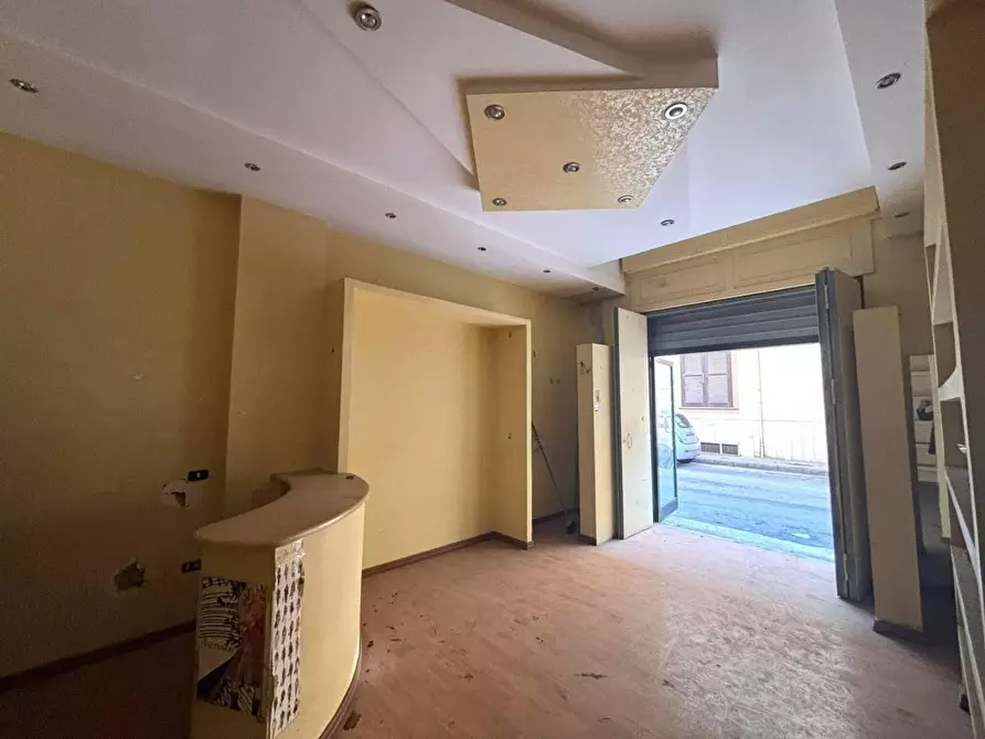 Immagine 12 di Locale commerciale in vendita  in VIA alcide de gasperi a Mugnano Di Napoli