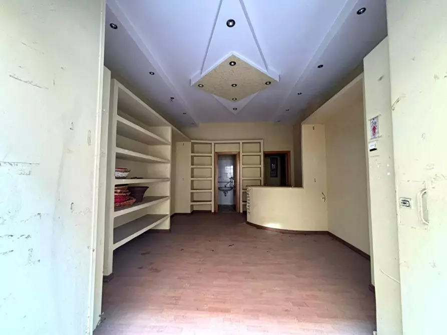 Immagine 13 di Locale commerciale in vendita  in VIA alcide de gasperi a Mugnano Di Napoli