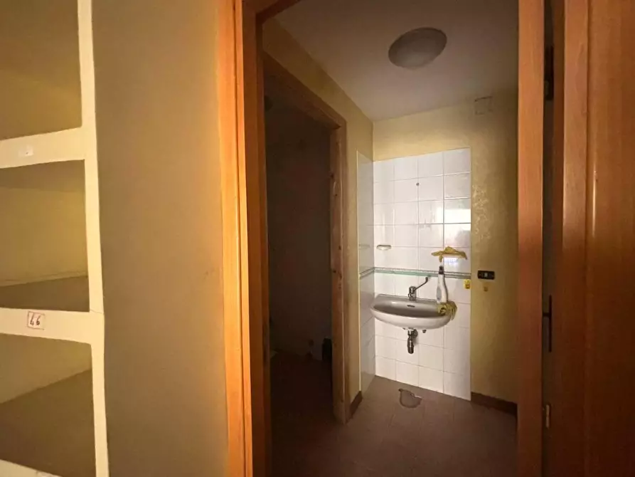 Immagine 14 di Locale commerciale in vendita  in VIA alcide de gasperi a Mugnano Di Napoli