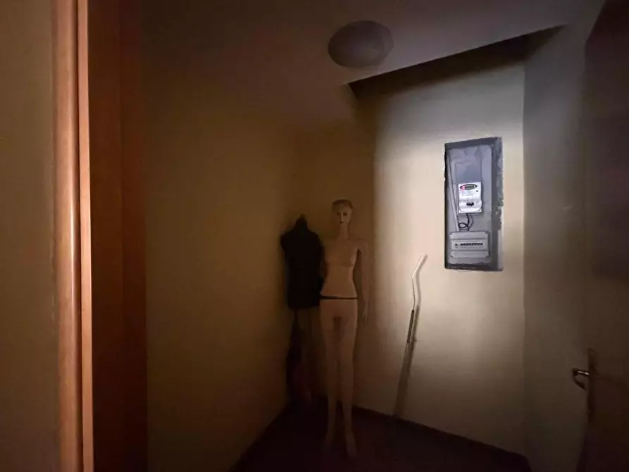 Immagine 15 di Locale commerciale in vendita  in VIA alcide de gasperi a Mugnano Di Napoli