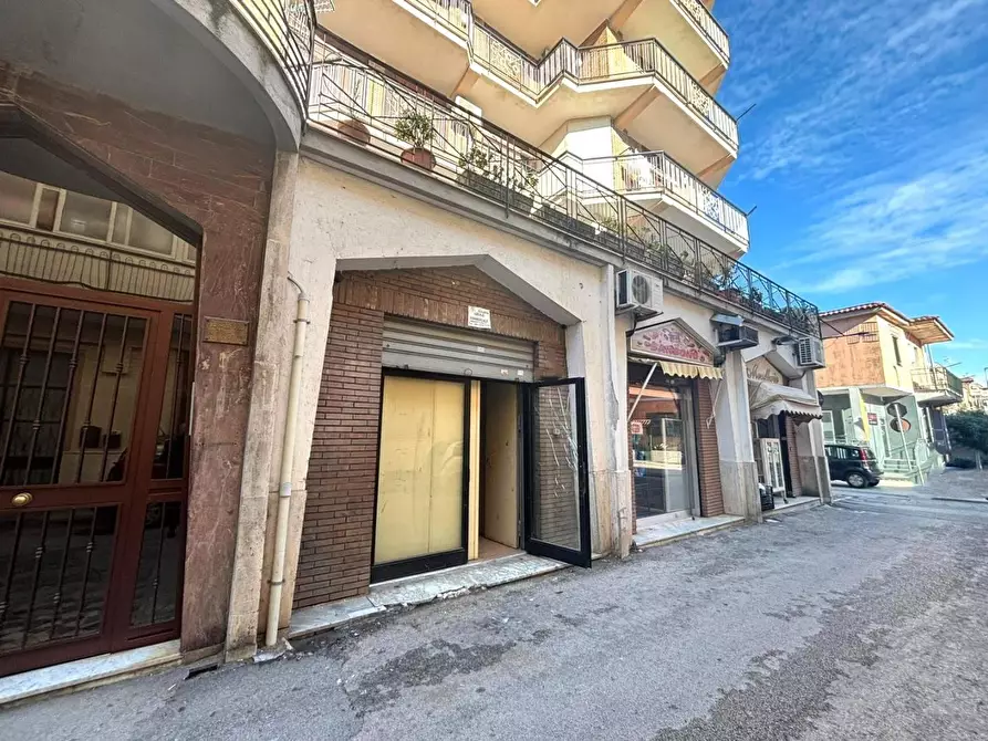 Immagine 2 di Locale commerciale in vendita  in VIA alcide de gasperi a Mugnano Di Napoli