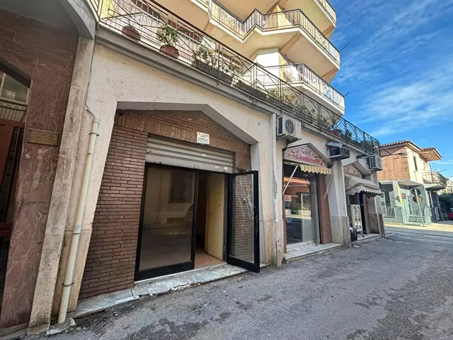 Immagine 4 di Locale commerciale in vendita  in VIA alcide de gasperi a Mugnano Di Napoli