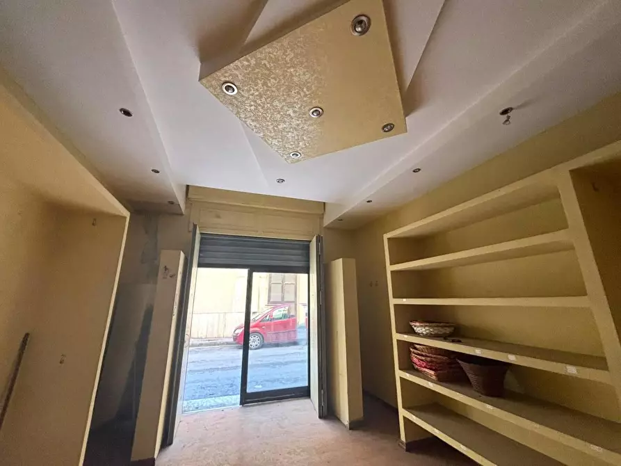 Immagine 5 di Locale commerciale in vendita  in VIA alcide de gasperi a Mugnano Di Napoli