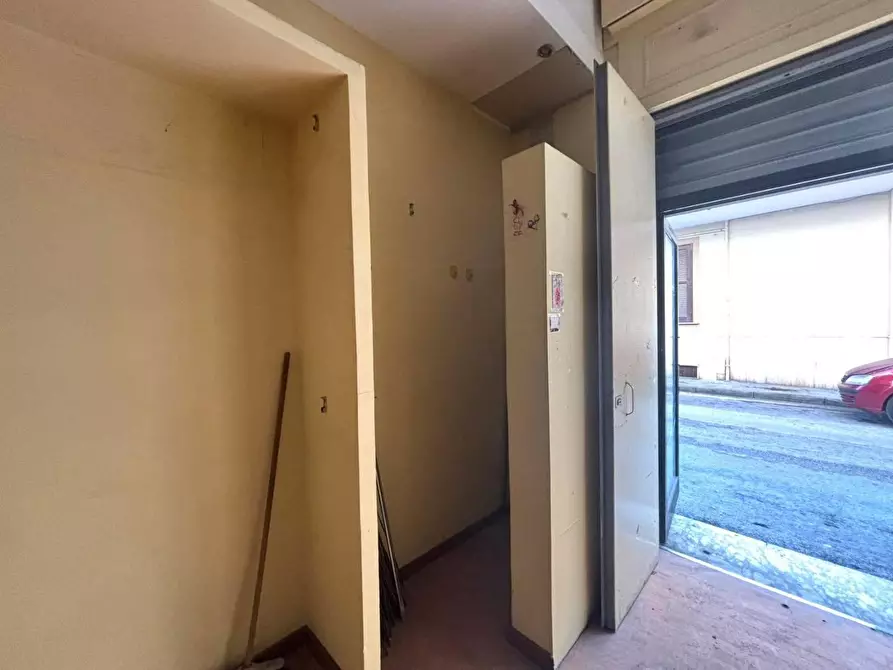 Immagine 6 di Locale commerciale in vendita  in VIA alcide de gasperi a Mugnano Di Napoli