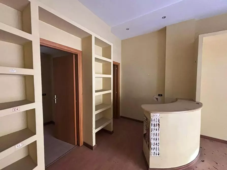 Immagine 7 di Locale commerciale in vendita  in VIA alcide de gasperi a Mugnano Di Napoli