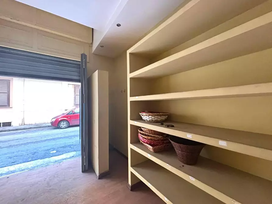 Immagine 9 di Locale commerciale in vendita  in VIA alcide de gasperi a Mugnano Di Napoli