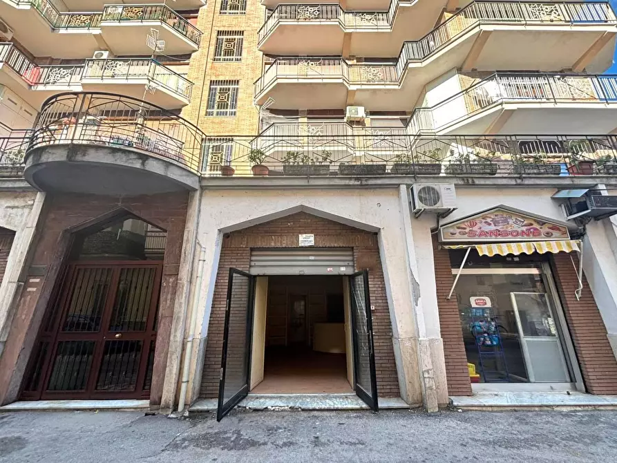 Immagine 1 di Locale commerciale in vendita  in VIA alcide de gasperi a Mugnano Di Napoli