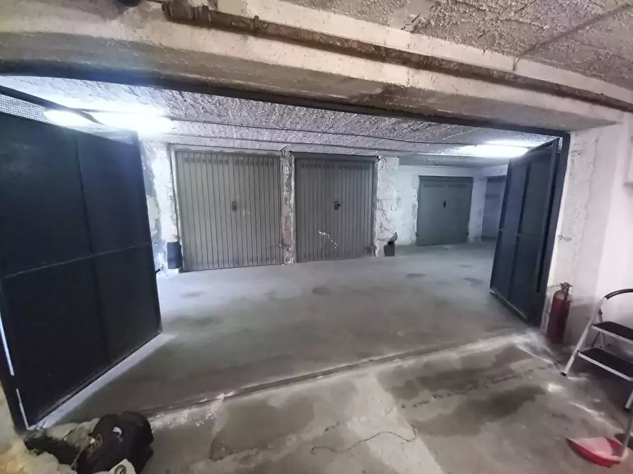 Immagine 11 di Box auto in vendita  in VIA napoli a Villaricca