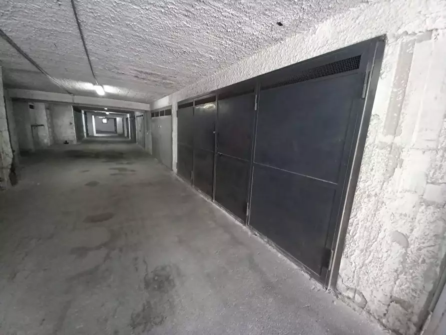 Immagine 1 di Box auto in vendita  in VIA napoli a Villaricca