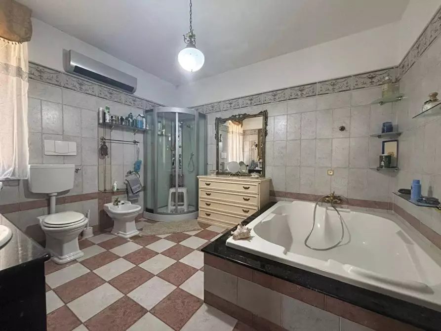 Immagine 25 di Villa in vendita  in VIA lenin a Castel Volturno