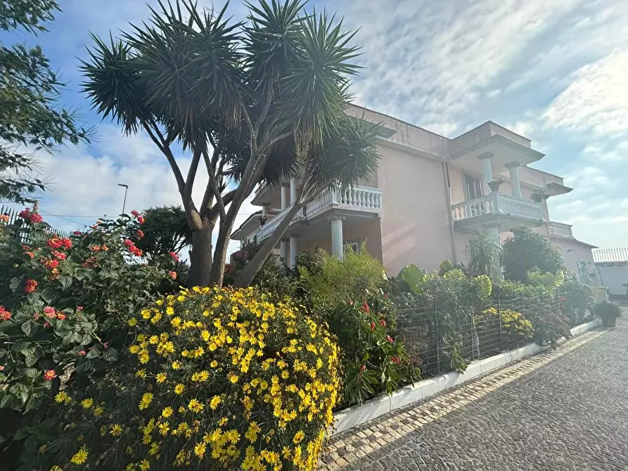Immagine 3 di Villa in vendita  in VIA lenin a Castel Volturno