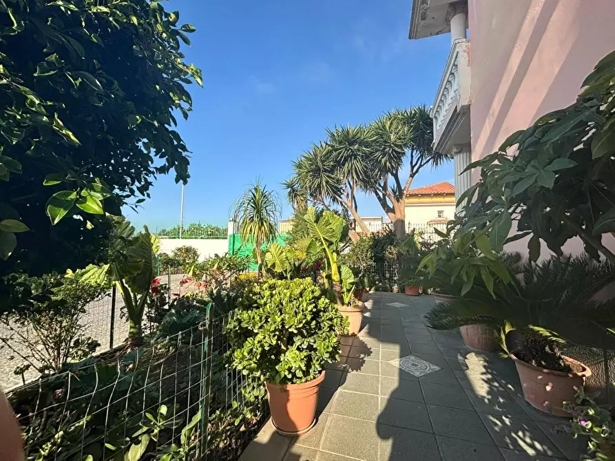 Immagine 6 di Villa in vendita  in VIA lenin a Castel Volturno