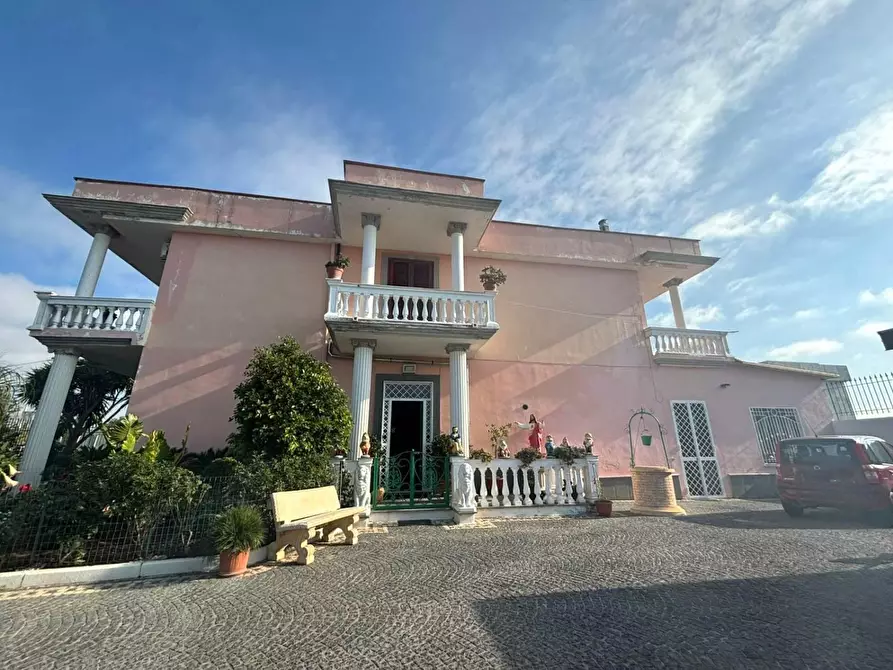 Immagine 1 di Villa in vendita  in VIA lenin a Castel Volturno