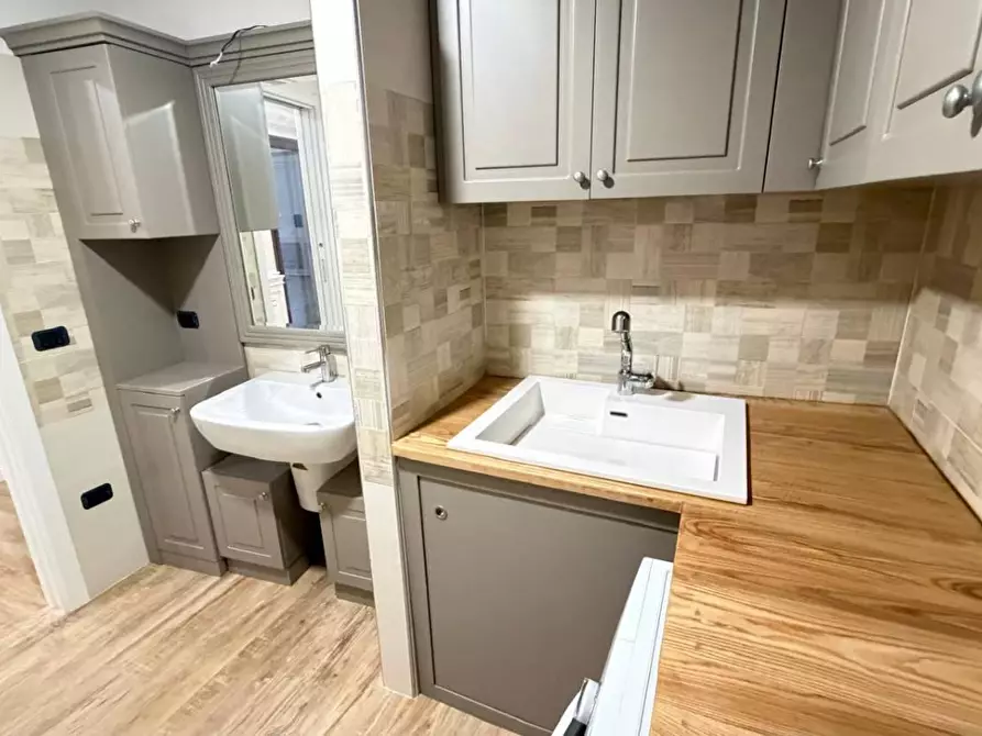 Immagine 20 di Appartamento in vendita  in PIAZZA stocco a Lamezia Terme