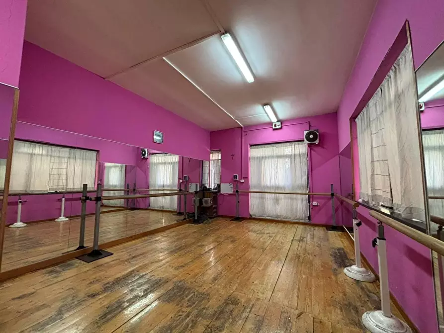 Immagine 10 di Locale commerciale in vendita  in VIA leonardo da vinci a Melito Di Napoli