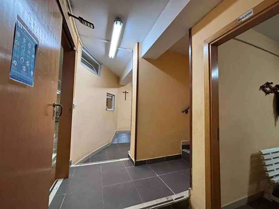 Immagine 13 di Locale commerciale in vendita  in VIA leonardo da vinci a Melito Di Napoli