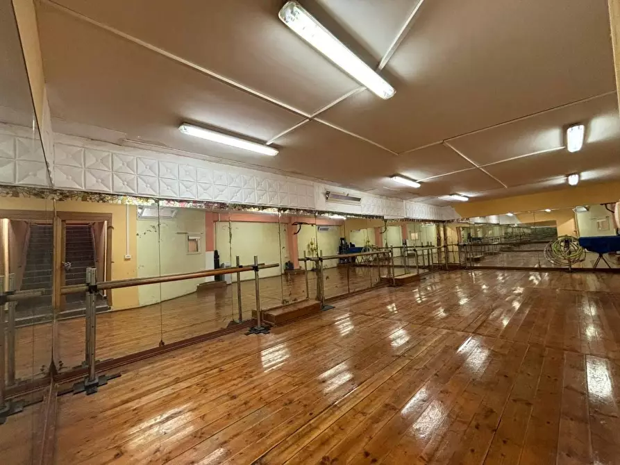 Immagine 14 di Locale commerciale in vendita  in VIA leonardo da vinci a Melito Di Napoli