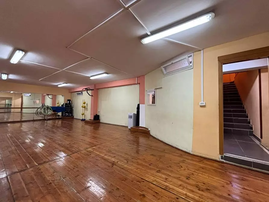 Immagine 15 di Locale commerciale in vendita  in VIA leonardo da vinci a Melito Di Napoli