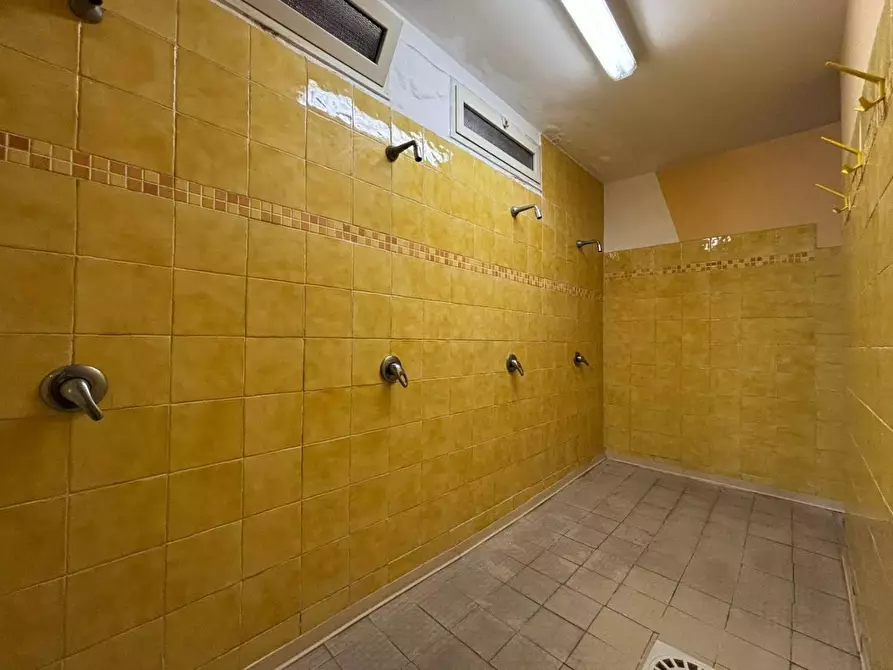 Immagine 17 di Locale commerciale in vendita  in VIA leonardo da vinci a Melito Di Napoli