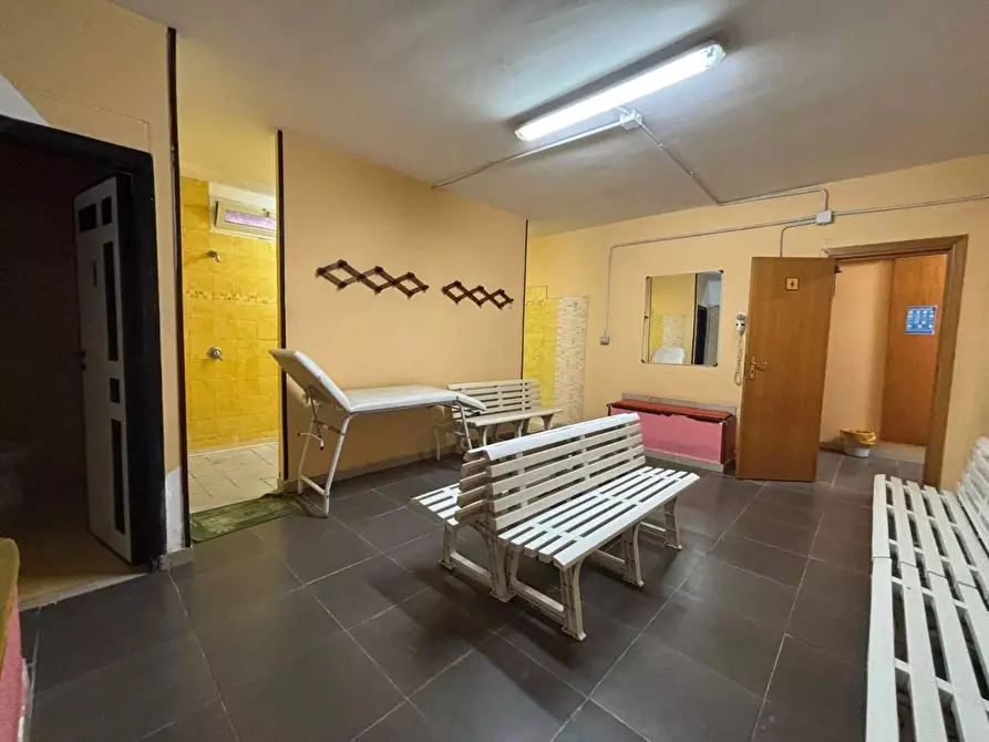 Immagine 18 di Locale commerciale in vendita  in VIA leonardo da vinci a Melito Di Napoli