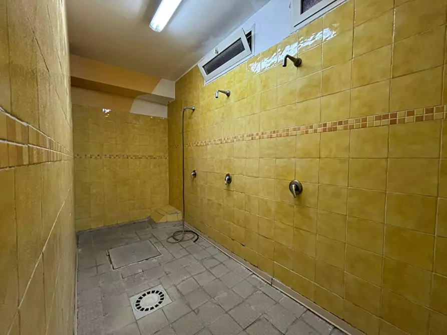 Immagine 20 di Locale commerciale in vendita  in VIA leonardo da vinci a Melito Di Napoli