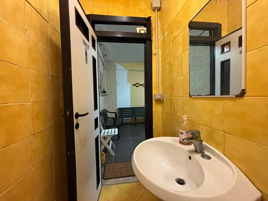 Immagine 21 di Locale commerciale in vendita  in VIA leonardo da vinci a Melito Di Napoli