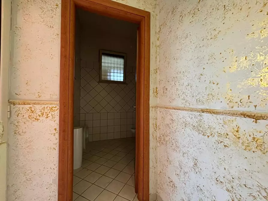 Immagine 26 di Locale commerciale in vendita  in VIA leonardo da vinci a Melito Di Napoli