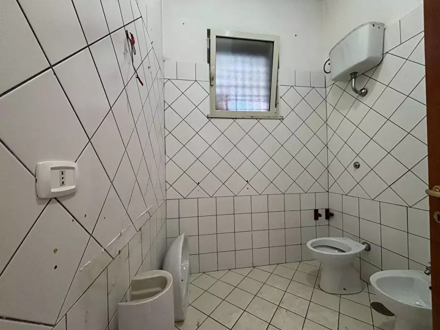 Immagine 27 di Locale commerciale in vendita  in VIA leonardo da vinci a Melito Di Napoli