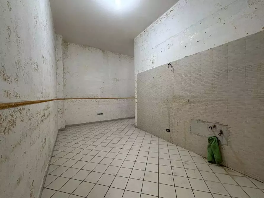 Immagine 28 di Locale commerciale in vendita  in VIA leonardo da vinci a Melito Di Napoli