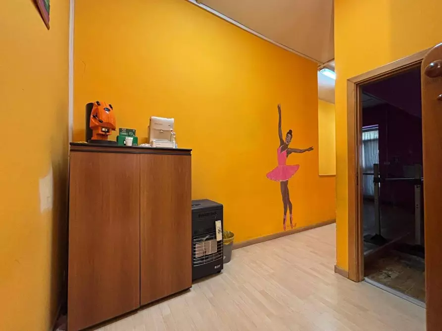 Immagine 7 di Locale commerciale in vendita  in VIA leonardo da vinci a Melito Di Napoli