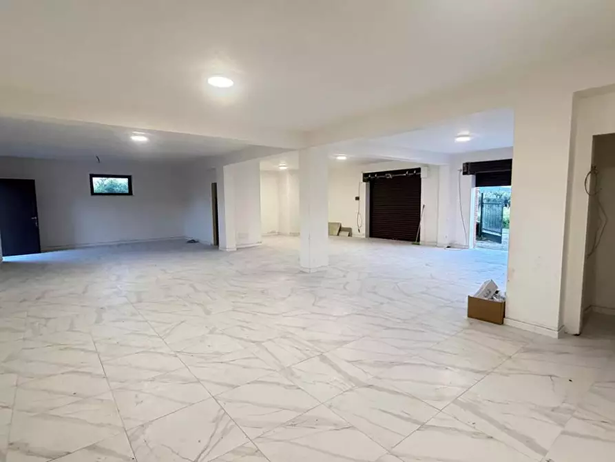 Immagine 10 di Locale commerciale in affitto  in CONTRADA carrÃ  a Lamezia Terme